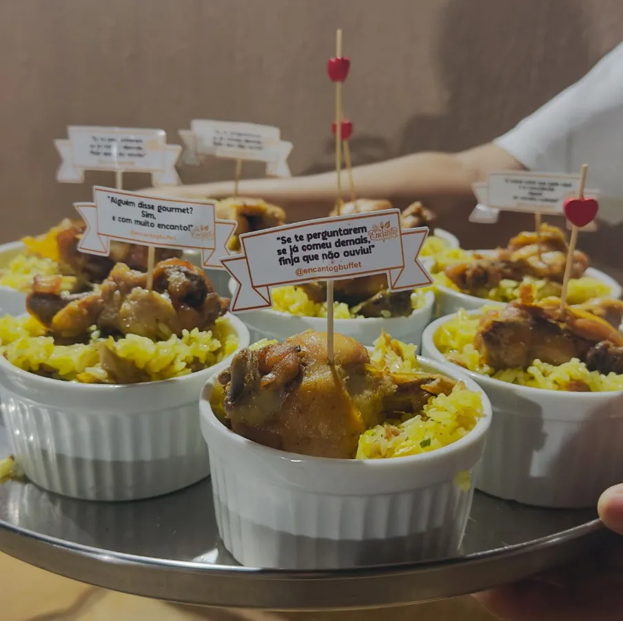 Mini empratadinhos individuais do buffet Encanto Gourmet em Goiânia